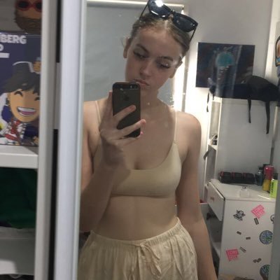 I like to have fun wanna cum play 🫣💋 instagram: skyyy.y2004