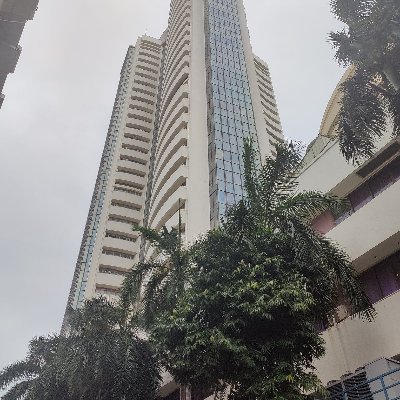 shashi977127's profile picture. Simple man