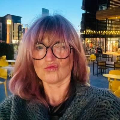 sueverran's profile picture. Mostly Makes Music 🌈