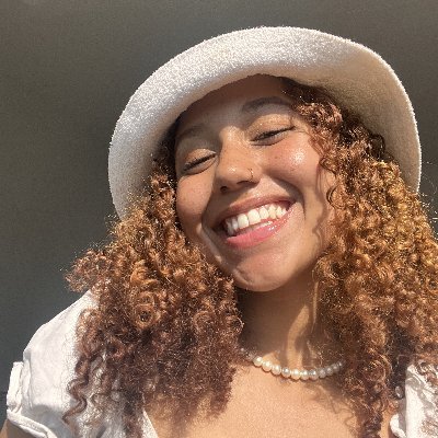 Creative/Designer/Photographer @luchicreative | Student/Interdisciplinarian @weareLIS | Urban Enthusiast/Intern @Thorntoneducat1 | Director @elevateyoungminds