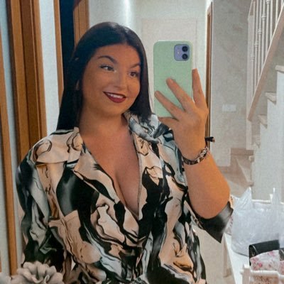 estheeerl's profile picture. quien vive de ilusiones muere por realidades.🌿