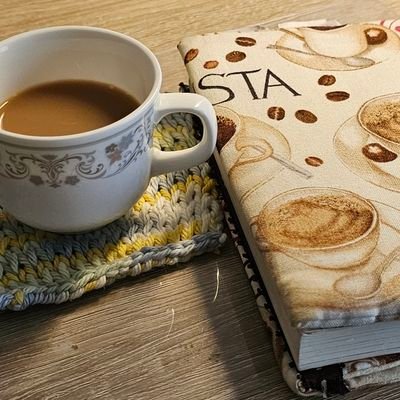 syunsetu6982's profile picture. 本読みます。本関連のツイートします。ラノベやファンタジー、自然、紀行、暮らしやヨーロッパのエッセイ好みます。本にまつわること、カフェ、コーヒー、ティー、コージーミステリ、書き物とかも好物です☕テレビのことや楽しいことも呟きます。イラストと写真も好き。時々ハムスターと空も。
イギリスは憧れの地。水溜りボンド、おるたな。