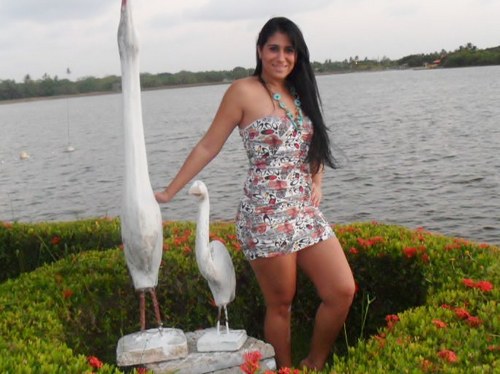 Não me dôo pela metade, não sou tua meio amiga nem teu quase amor. Ou sou tudo ou sou nada. Não suporto meio termos.