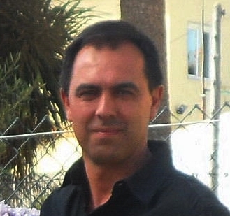 Exjugador de fútbol, entrenador nacional. Adicto al deporte. Cosecha del 66.