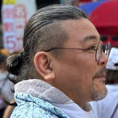 lestat003's profile picture. 169*115*1970凹G童顔丸顔でぶ専。身長-体重が80以上はでぶと認めません。孤独を愛する寂しがり屋のヒューマニズム好き。スジの通らんことは嫌い。カミサマでも正義の味方でも医者でもない只の野次馬なんでアナタのこと全く救いません。素性知らん細と女子はスルー。局部画像即ミュート。 真宗大谷派 消極的保守 INTP-T