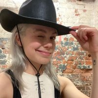 🛸 ale (@alegenlus) 's Twitter Profile