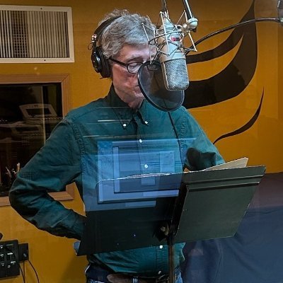 Award-Winning Composer/Singer-Songwriter/Filmmaker/Theatremaker. Loves Bowie/The Who/Celtic Thunder/History, Old Films, Photography, and Art. 🎹🎼📽 🎭