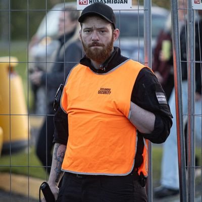 BurkniO's profile picture. Ég lofa að ég er ekki eðla. Ég er mjög mennsk manneskja 🦎