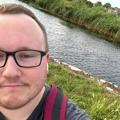 34, Exeter / Oxford, Gaymer🏳️🌈, Pokemon, Apple, Technology, Gadgets, Nintendo Switch. Snapchat👻: azzy223 SW-7203-4972-4709