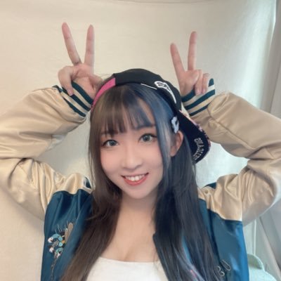 活躍於Twitch的遊戲實況主,
很宅很愛玩遊戲也很愛聊天,歡迎來找我玩~
Twitch:MiMiimiiiii
IG:mimiimiii1113
YT:米米米丨MiMiimiiiii