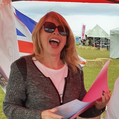 Saturday Lunchbox presenter 12-1pm @redkiteonair Bucks/Oxon. Listen on 107.2FM, via your smart speaker or online at https://t.co/zdylzIT55T      Columnist @ValeLifeMag