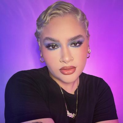 nyc based makeup artist - - they/them. ItsKarolsCorner@gmail.com