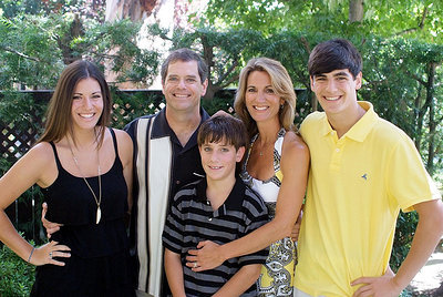 esmultari's profile picture. 