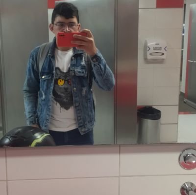 AlbertoComb1420's profile picture. 