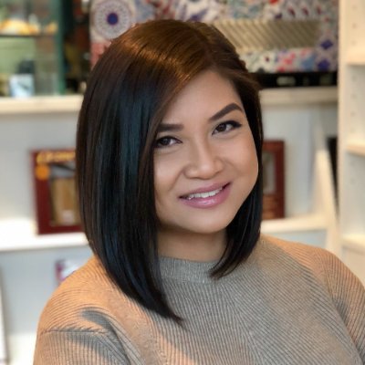 LynaWrites's profile picture. 