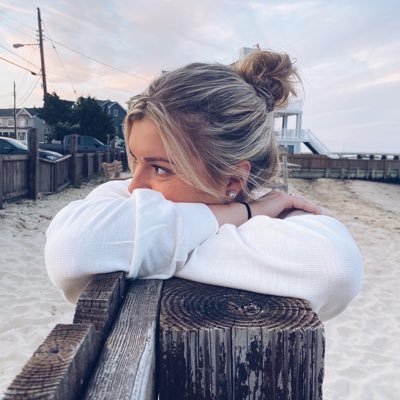 hennygirl1212's profile picture. 🦋