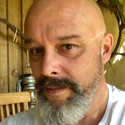 _pastaandmagic_'s profile picture. Welsh-Italian pasta enthusiast and amateur pizzaiolo, author of Pasta and Magic.