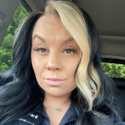 ashleylynn513's profile picture. mean mugging since 1993♉️👑