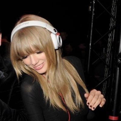 hitsdifferaent's profile picture. in my debut era