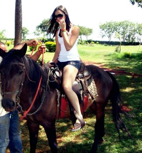 -  15 anos ;#corinthiana ; strogonoff ; fanta ; chocolate; ama seus amigos e curti estar com eles *-* ' .. quer saber mais? .. FOLLOW-ME ???