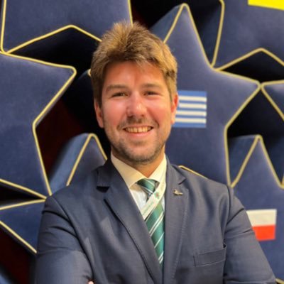 “La vita e’ come una palla da rugby, non puoi mai sapere come sara’ il suo prossimo rimbalzo.” Consigliere comunale della Città di Tradate, LEGA.