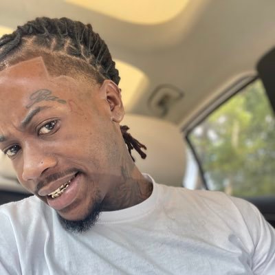 📍Not a #rapper🚫 Bitch ima artist 👨🏾🎨 I paint pictures 🌄🏞🎨 💲〽️ 🙏🏽. 🧎🥀#LL 🍪 🥀#LL 💔#Bae ©️#SoloMission 🧗🏾♂️🏚