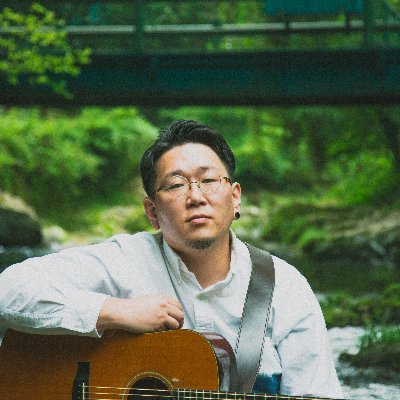 兵庫県たつの市在住。関西を中心に活動中の弾き語リスト。釣りが好き。 Official Web【https://t.co/QyuLglxxe0】 時々、 Quiet Holidayのスタッフ(https://t.co/QKqWwTKQjj).     3ピースバンド【シモリ】Gt.Vo