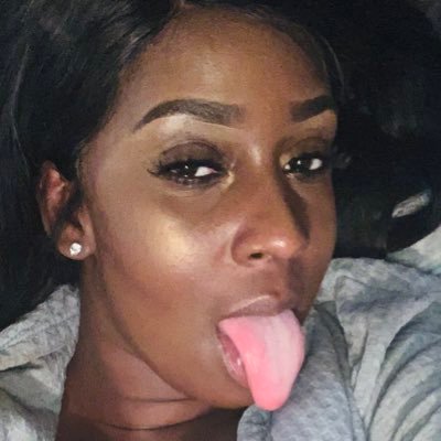 Ashlee Tender👸🏾I only chat on OF 😚DM fee $20 or No Response 🥰FINDOMME 👑 😋Fetish Friendly😉 follow main page @ashleetender09