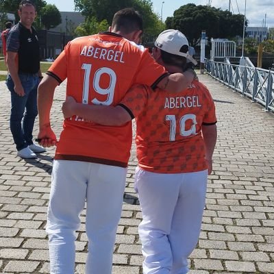 maman de 3 enfants mais je suis aussi la belle sœur de Philippe. Philippe est un grand fan du FC Lorient (moi aussi d ailleurs 😏).