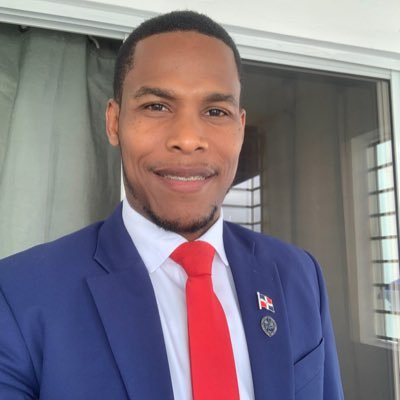 Dr. Medicina, Sec. Nacional de Salud JRM, Esposo , Padre, Orador, Político, Poeta, Formulador y gestor de proyectos sociales. Amo 🇩🇴R.D