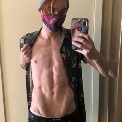 Nerdy semi-emo semi-twink trying my hand at the alt-Twitter game 🖤🏳️🌈 🔞 Poly, chaotic vers. RT = endorsement of hotness