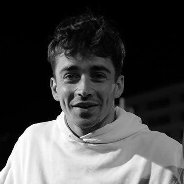 callmesara___'s profile picture. enjoy the butterflies ¹⁶ ³ ⁵