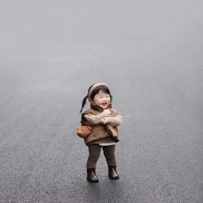 BOtgonceceg's profile picture. Хүүхэд бүр инээж байг.