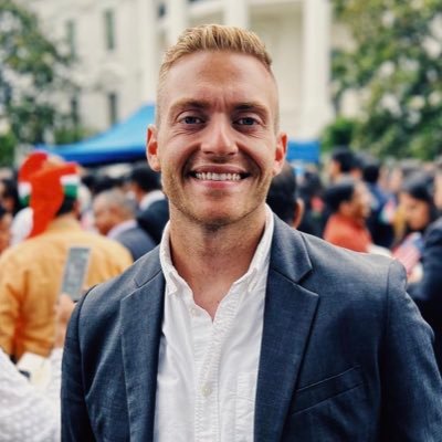Communications Strat @actblue. MPLS ➡️ DC ➡️ CHI 🏡 Tweets ≠ Endorsements. Views are simply my own. 🏳️🌈