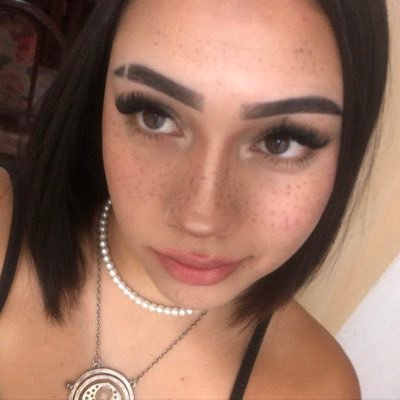 Ig @reynatapia_ no mires los mg    🏳️‍🌈