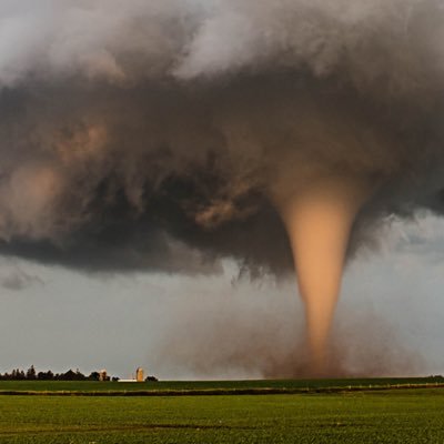 20 year old cloud enthusiast. I love violent spinning columns of low pressure. Iowa 🌽