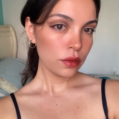 Carlalam94's profile picture. Violista/ Desahogo mental a todas horas/ Hablemos de arte: https://t.co/fAHQdJBR6F