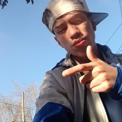 •Se vive de noche y se duerme de día•🧟‍♂️