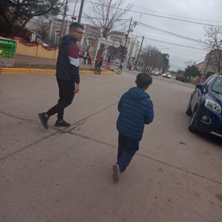 Un argentino convencido que con fe y viviendo en valores ...vamos a salir adelante!!