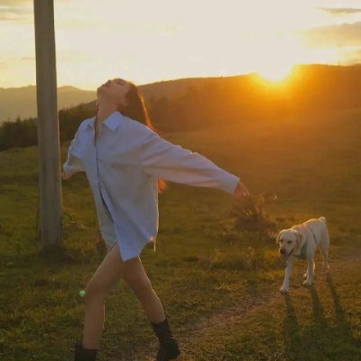 特に自然の中でのハイキングが大好きで、新たな発見と冒険が私の活力源です⛰️✨ 同時に、アート展覧会の探索も大好き!美術作品に触れることで心が豊かになります🎨🌟 日本食も大好きで、美味しい料理を通じて文化と味覚を楽しんでいます🍣🍜