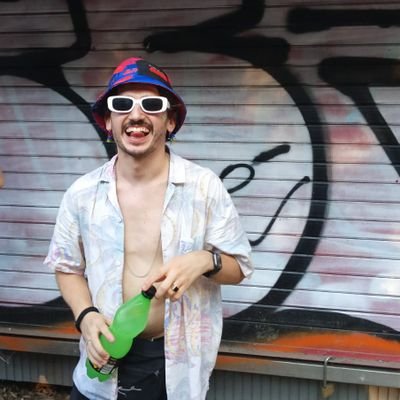 una vita buttata in ritardo.
cialtrone su BasketballNcaa, NewZpaper, A Ruota Podcast.
⚽🎾🚴♂️