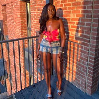 SharnaPea's profile picture. By any means necessary.     🇯🇲