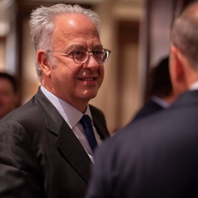 Στέλεχος Επιχειρήσεων, Λάτρης της ελεύθερης οικονομίας, πατριώτης, Χριστιανός Ορθόδοξος.