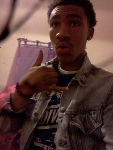 T-Strip Niqqas Runnin Shit just follow me i'll follow back..S/O to the Whole E/A .....