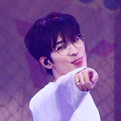 mahal si Taylor Swift;
mahal si Wonwoo;
nilamon na ni Dokyeom