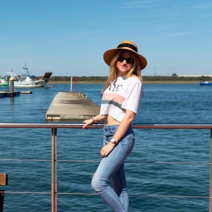 lauriitaxuly's profile picture. Feminista, o eso intento// Español, English, 日本語 // Rock, J-Rock, Punk, Grunge, Metal// GREEN DAY// 日本が大好き Profesora de inglés/traductora ;)