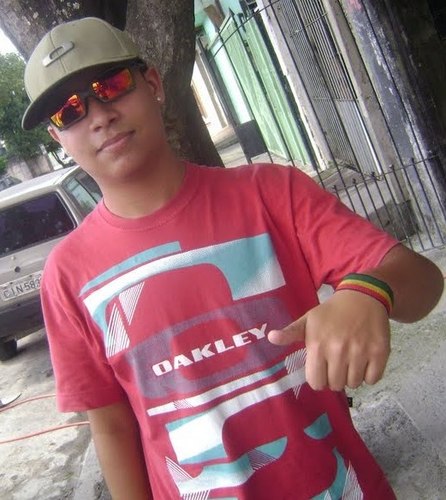Porque eu sou o mlk do kit aquele que elas não resiste ♫♪