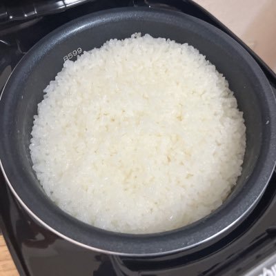 食べたもの。ズボラ飯。ズボラ強め🫠作るものに丁寧さとオシャレさが無いため性別間違えられがち😇平日の朝は白ごはん。休みの日はパンでもよし。半熟卵が苦手。卵かけご飯は好き。お酒が好き。するめが好き。 つまみが好き。美味しそうなのいいねして回ってます。無言フォローごめんなさい。おいしそうで、つい…。DMは基本返しません。