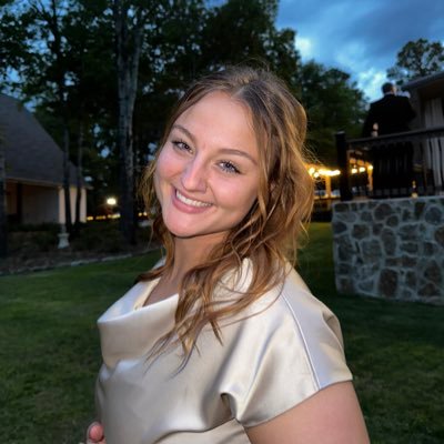 olivia_fosc77's profile picture. UC’23| HHS Soccer Coach|🍎📚