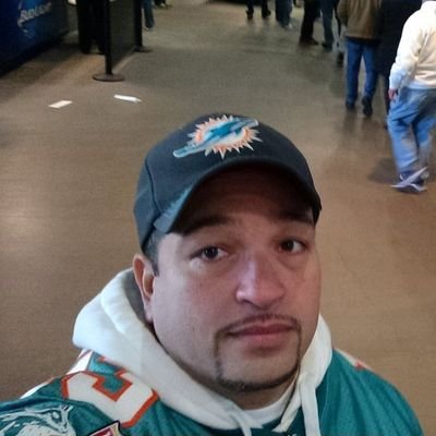 Husband, Dad, Facilities Maintenance Pro, but mostly a sports fanatic! Dolphins & Mets Die Hard ❤ N.Y. Rangers/Knicks & Real Madrid ⚽️. Howard Stern super fan!